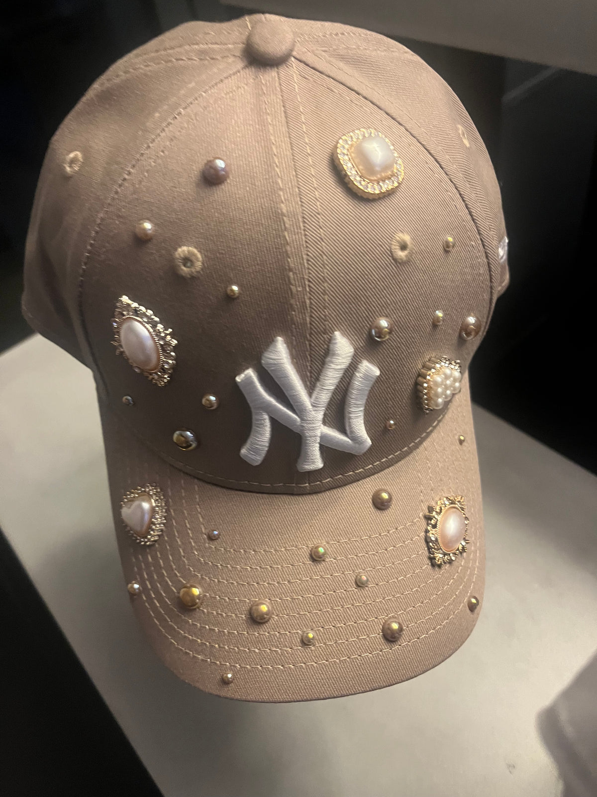 Reworked Beige embellished NY Yankees cap – No Cap display picture 2