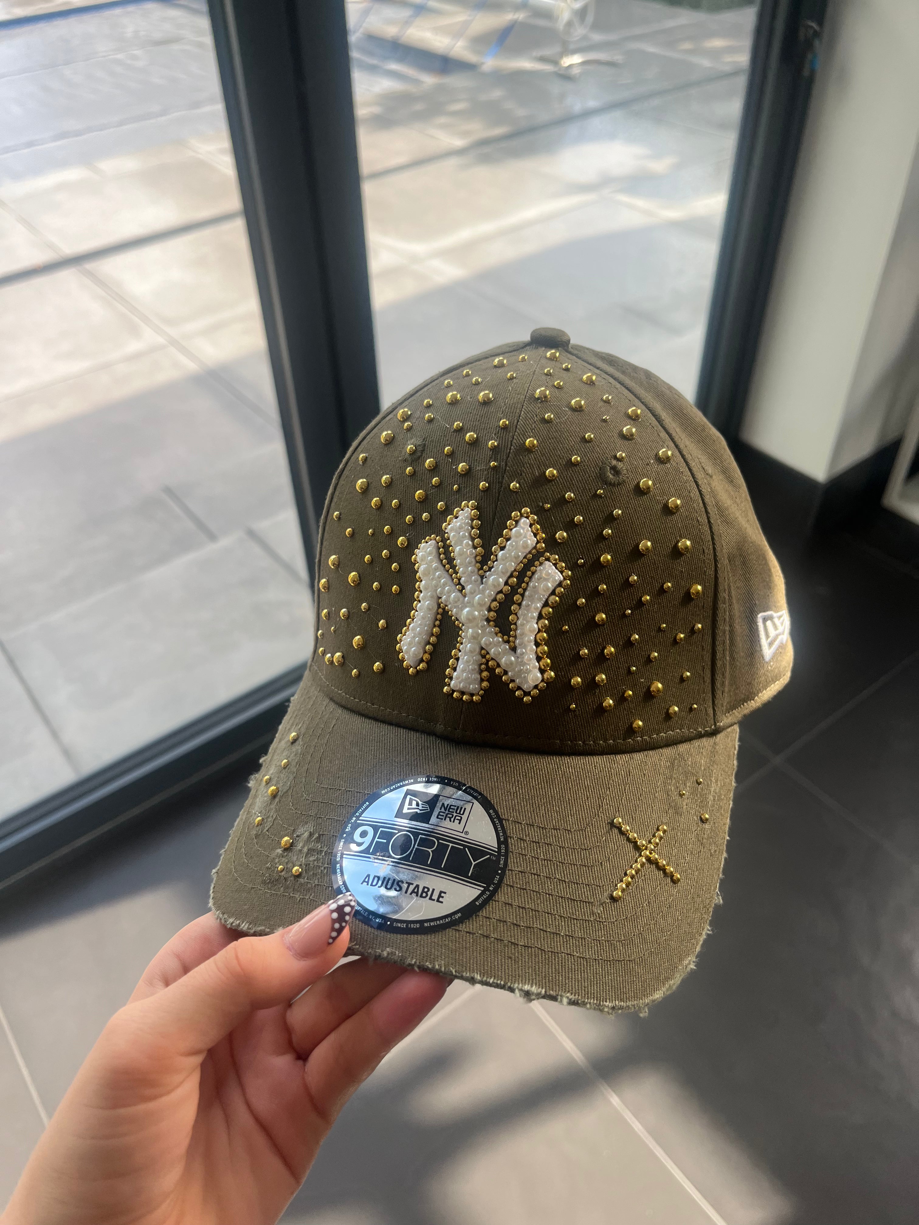 Khaki distressed pearled New York Yankees cap