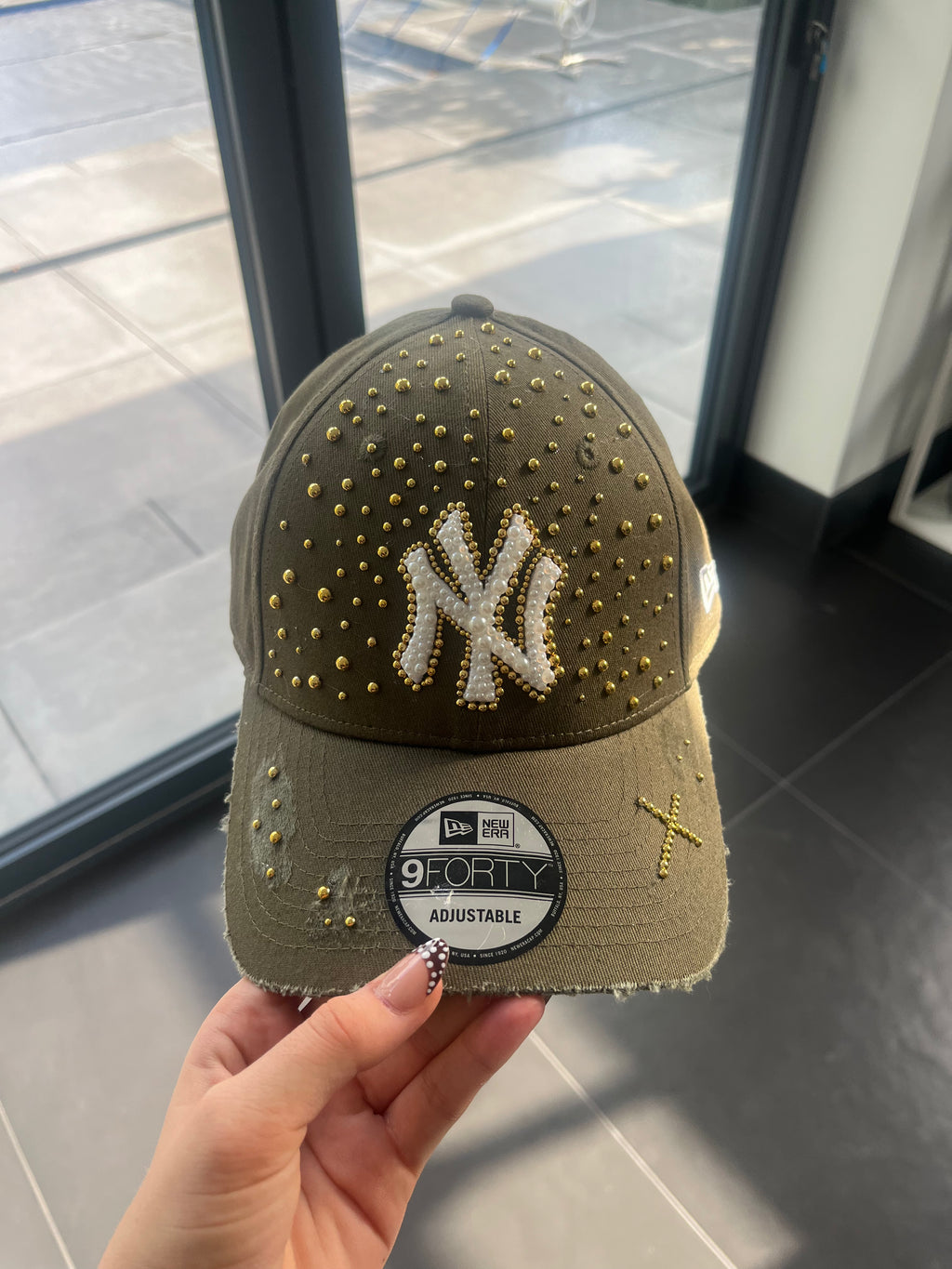 Khaki distressed pearled New York Yankees cap