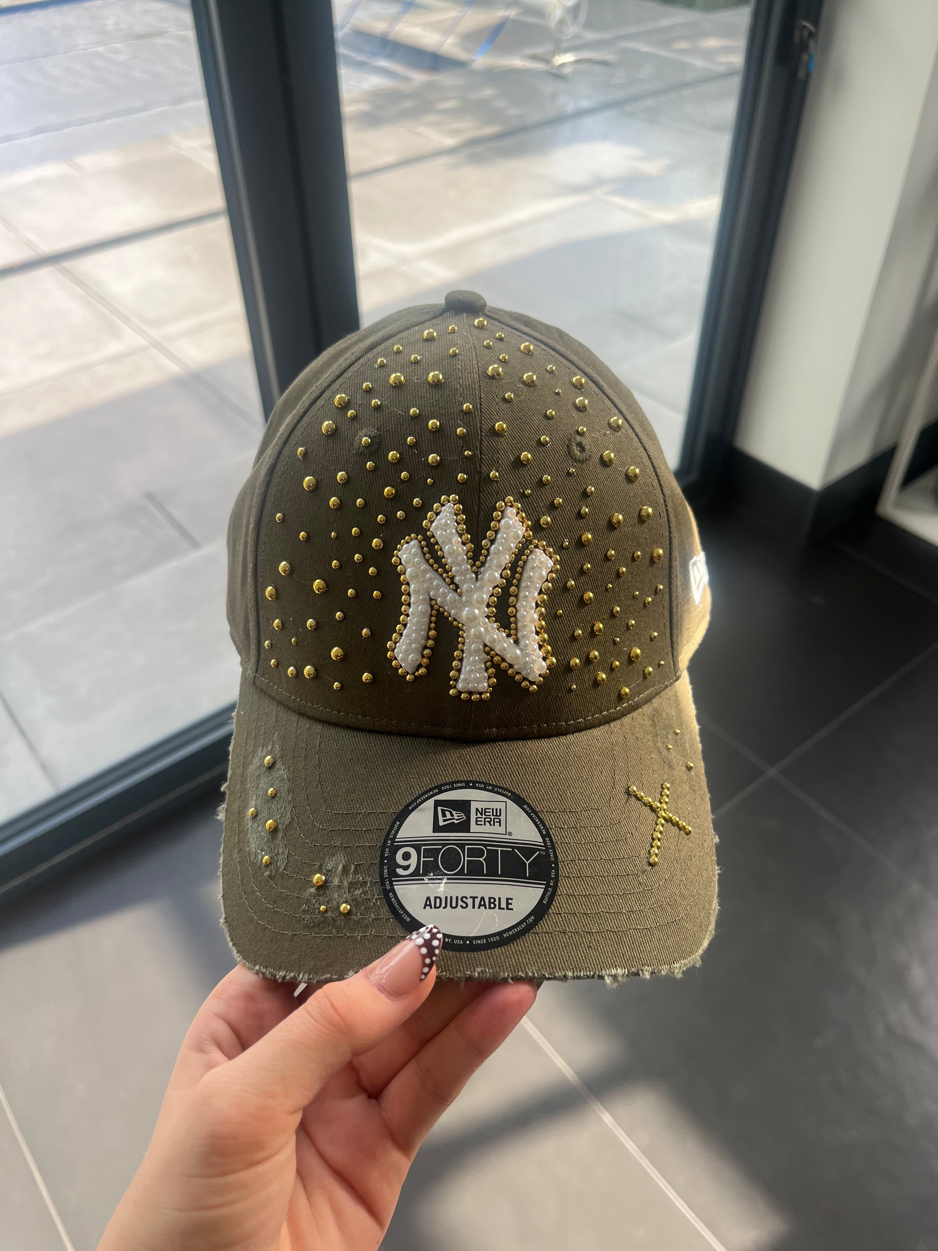 Khaki distressed pearled New York Yankees cap