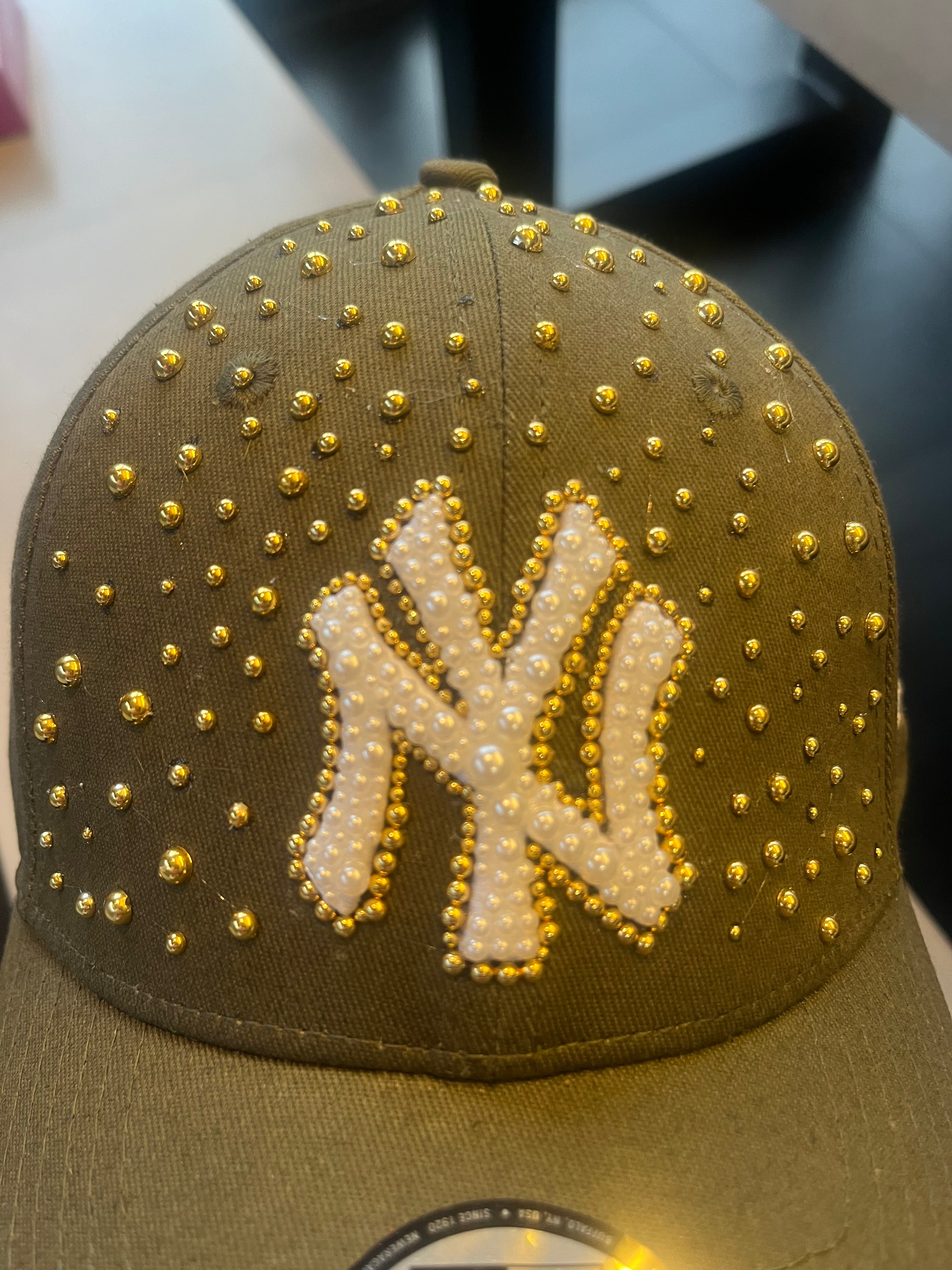 Khaki pearled New York Yankees cap