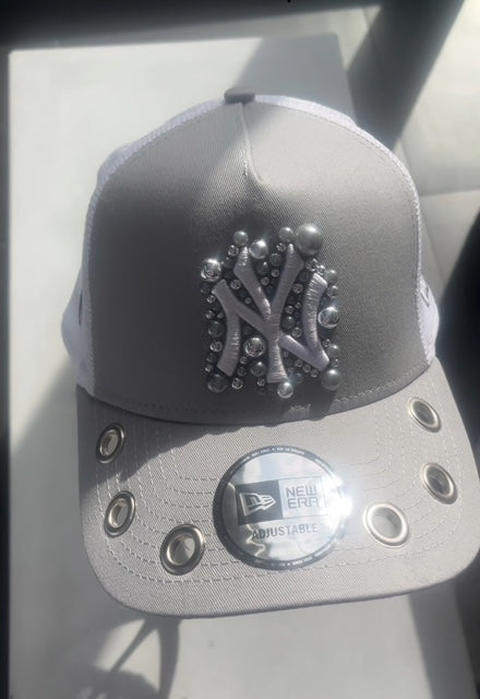 Grey reworked New York Yankees trucker Cap