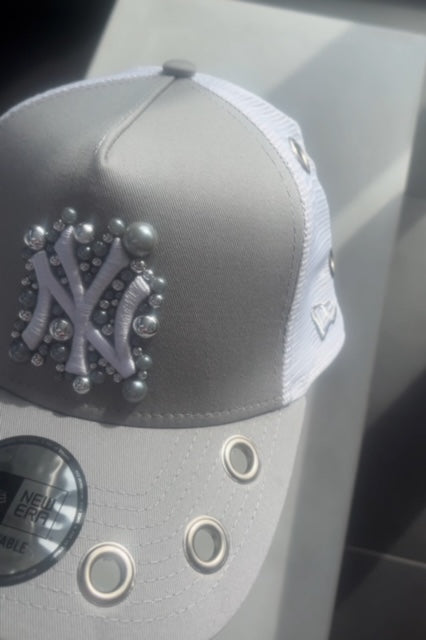 Grey reworked New York Yankees trucker Cap