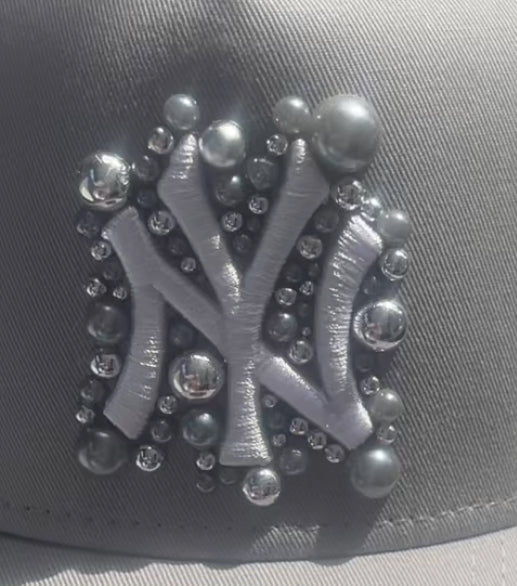 Grey reworked New York Yankees trucker Cap