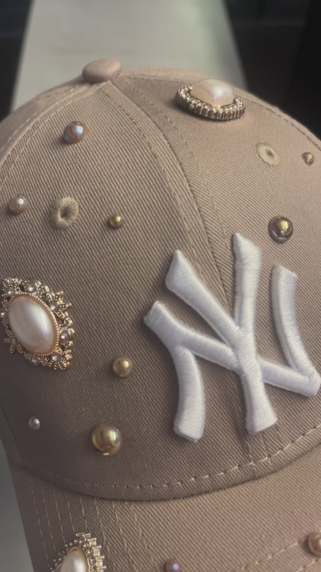 Beige embellished New York Yankees cap
