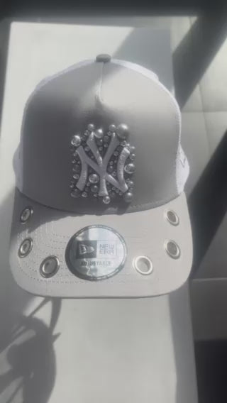 Grey reworked New York Yankees trucker Cap